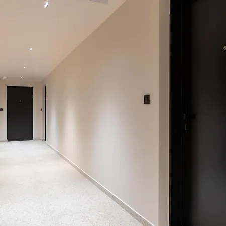 Апартаменти Zwirn Design Near Nivy Station & Downtown Братислава