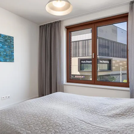 Zwirn Design Near Nivy Station & Downtown