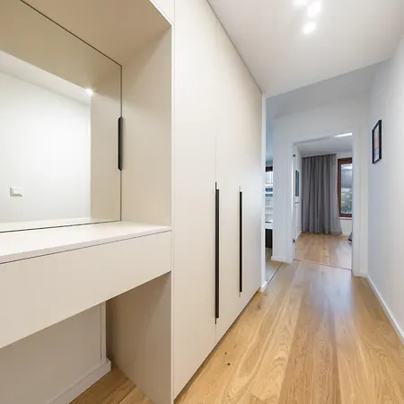 Апартаменти Zwirn Design Near Nivy Station & Downtown