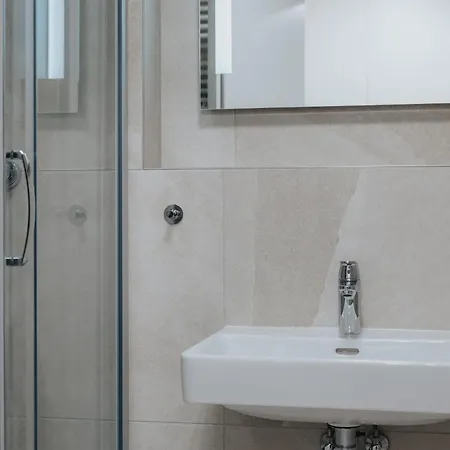 Zwirn Design Near Nivy Station & Downtown Апартаменти