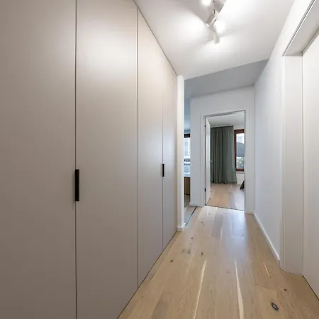 Zwirn Design Near Nivy Station & Downtown Апартаменти Братислава