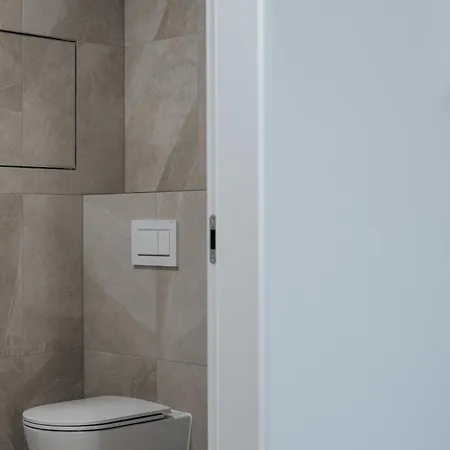 Zwirn Design Near Nivy Station & Downtown * Братислава