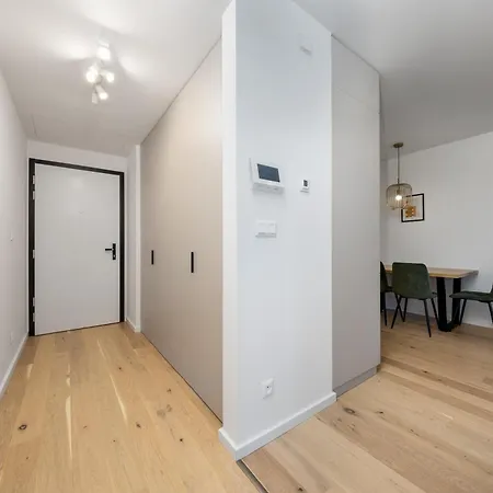 Апартаменти Zwirn Design Near Nivy Station & Downtown *