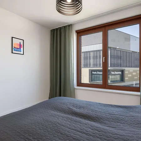 Zwirn Design Near Nivy Station & Downtown * Братислава