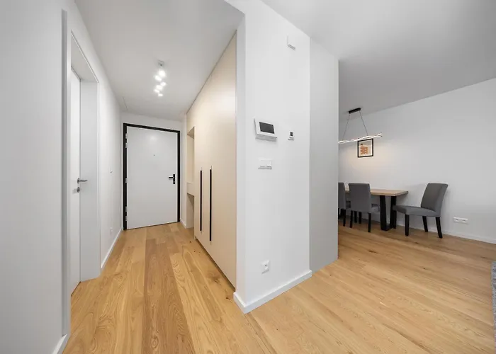 Zwirn Design Near Nivy Station & Downtown