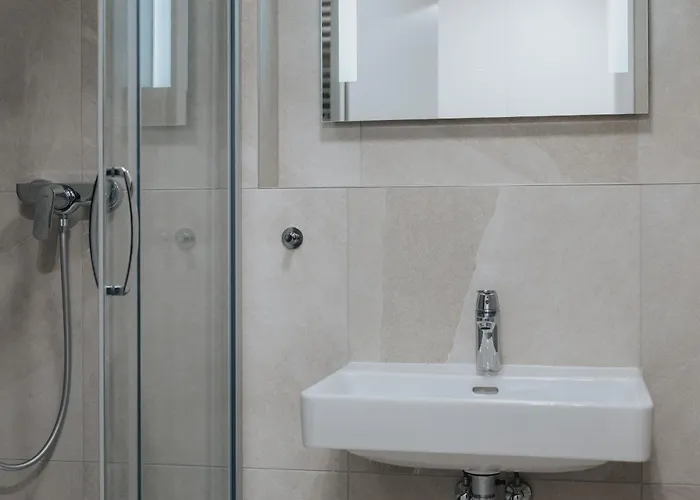 Zwirn Design Near Nivy Station & Downtown Appartement