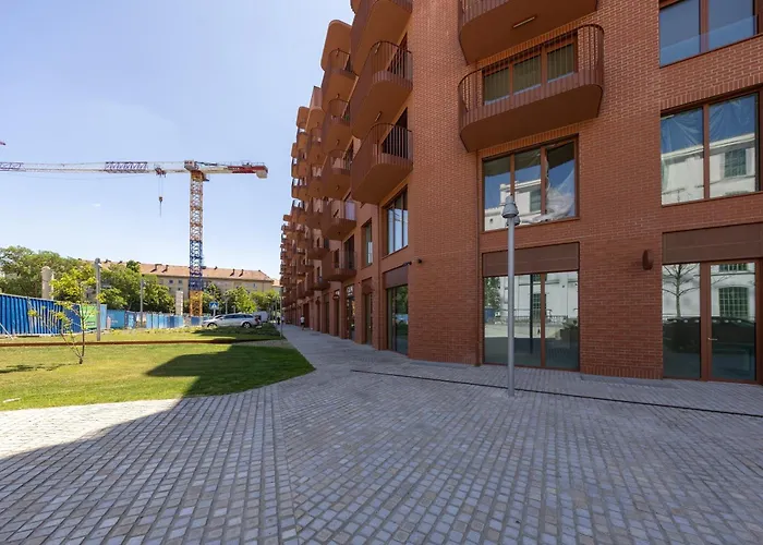 Zwirn Design Near Nivy Station & Downtown