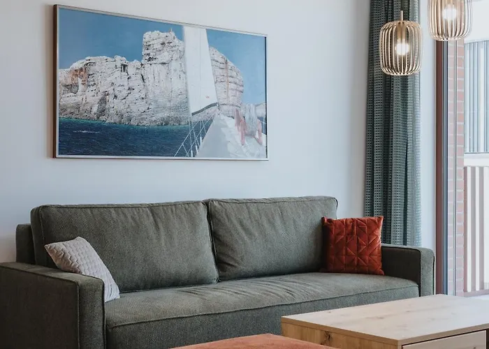 Zwirn Design Near Nivy Station & Downtown