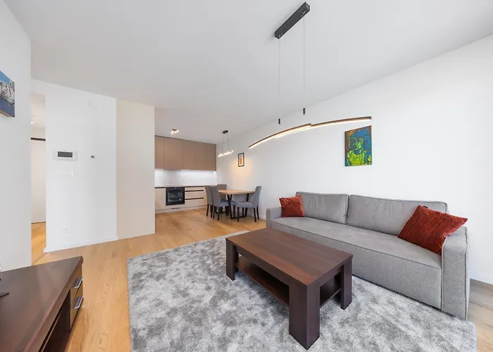 Zwirn Design Near Nivy Station & Downtown *