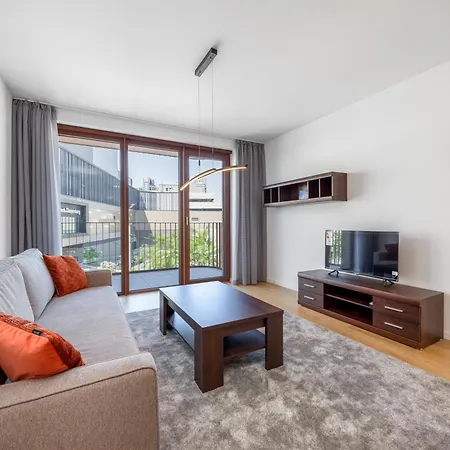 Zwirn Design Near Nivy Station & Downtown Daire